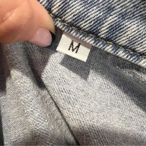 NWOT women's Jean jacket with pearls accent size medium distressed with pockets - Picture 8 of 8